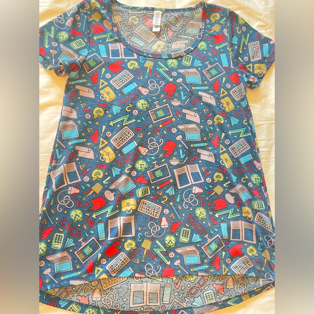 LuLaRoe Blue Graphic Short Sleeve Tee for the book worm in the family